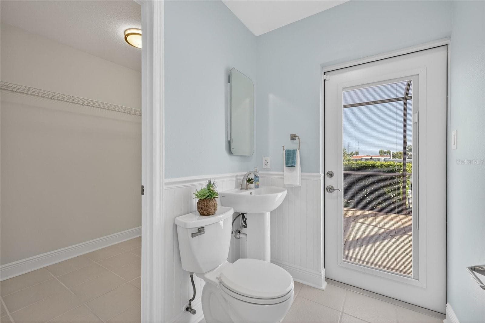 Pool bathroom with WIC - 3640 HARBORVIEW CT, NEW PORT RICHEY