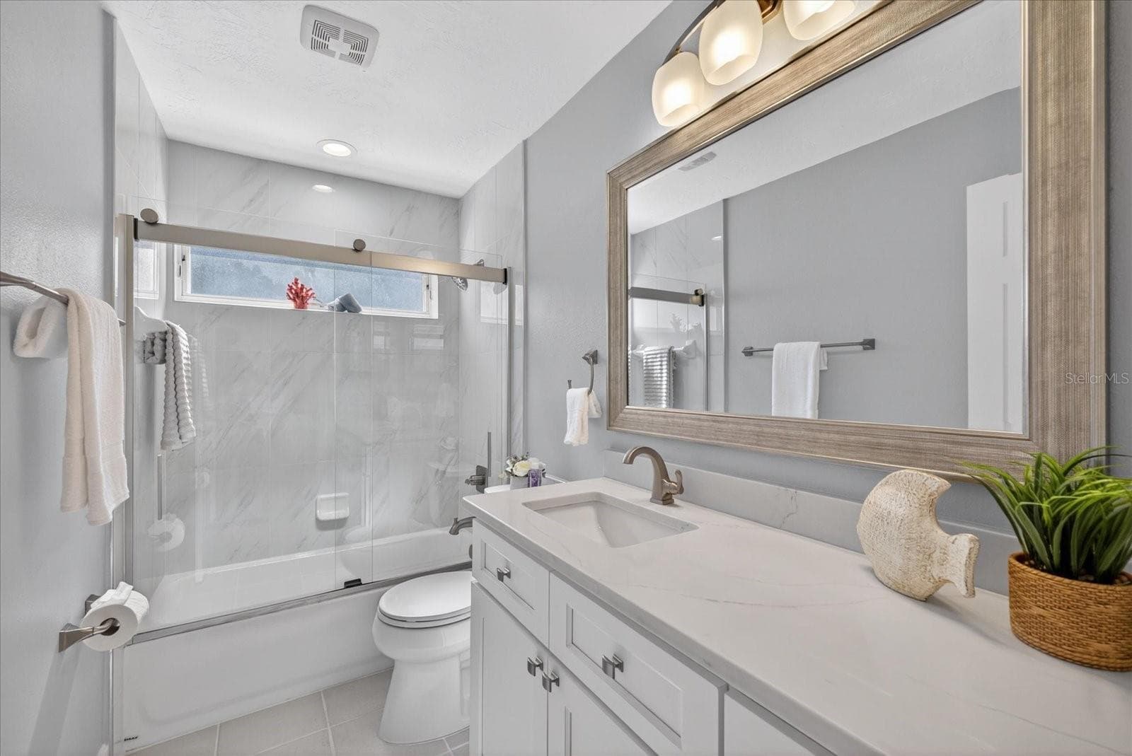Full bathroom first floor - 3640 HARBORVIEW CT, NEW PORT RICHEY