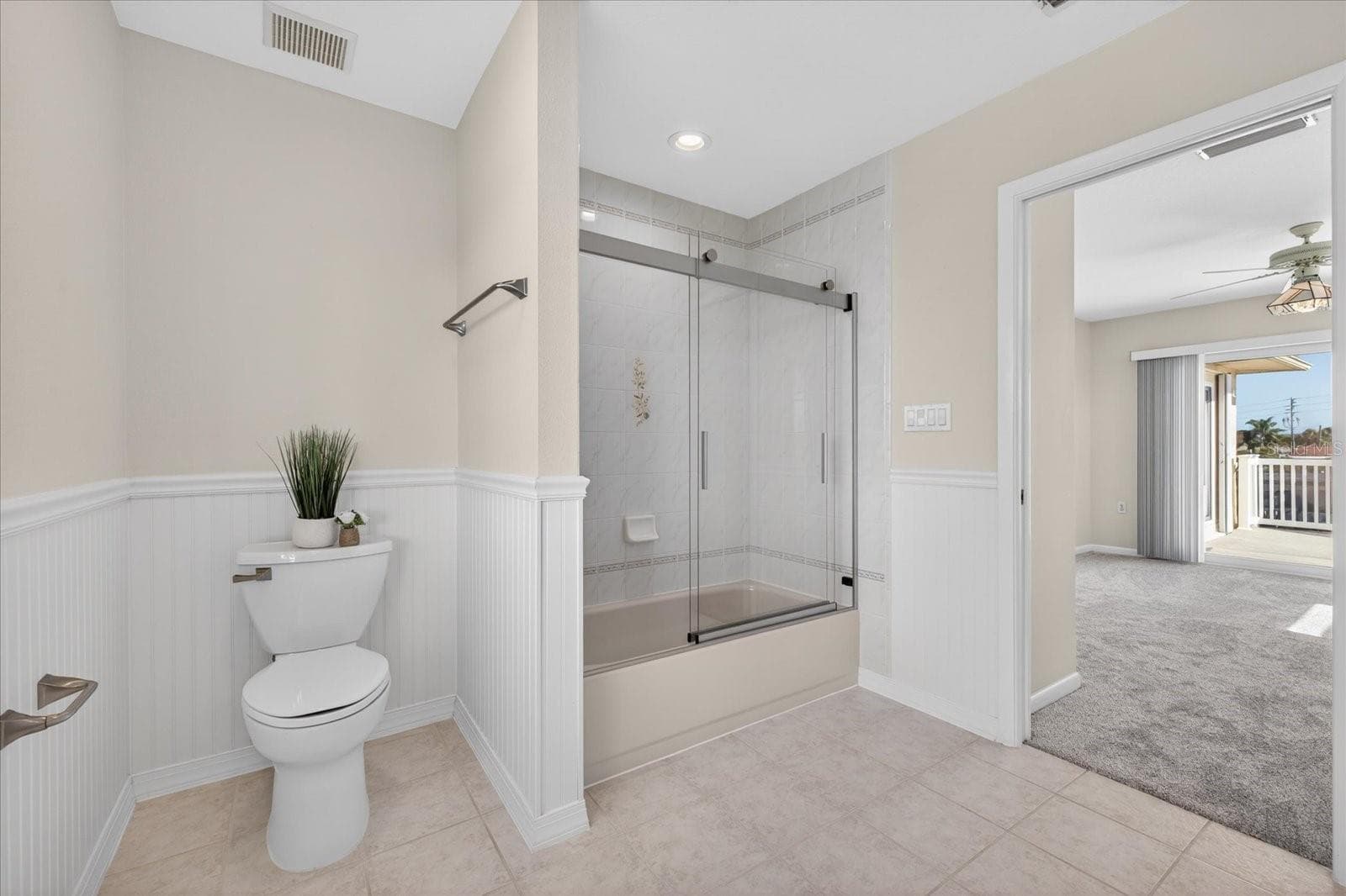 Bathroom of upstairs bedroom #2 - 3640 HARBORVIEW CT, NEW PORT RICHEY