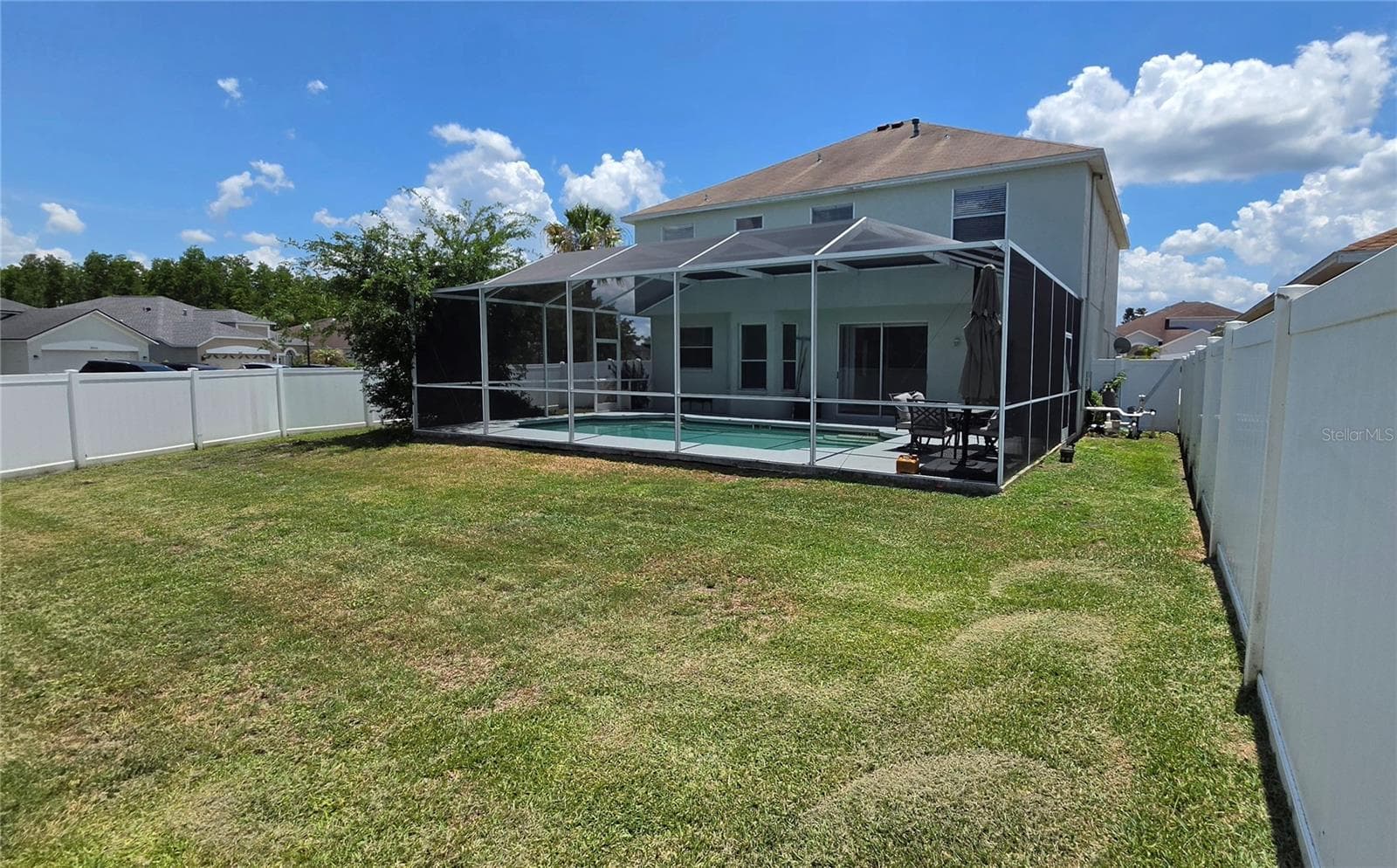 screened pool and large back yard - 10422 GLEN WILLOW LN, TAMPA