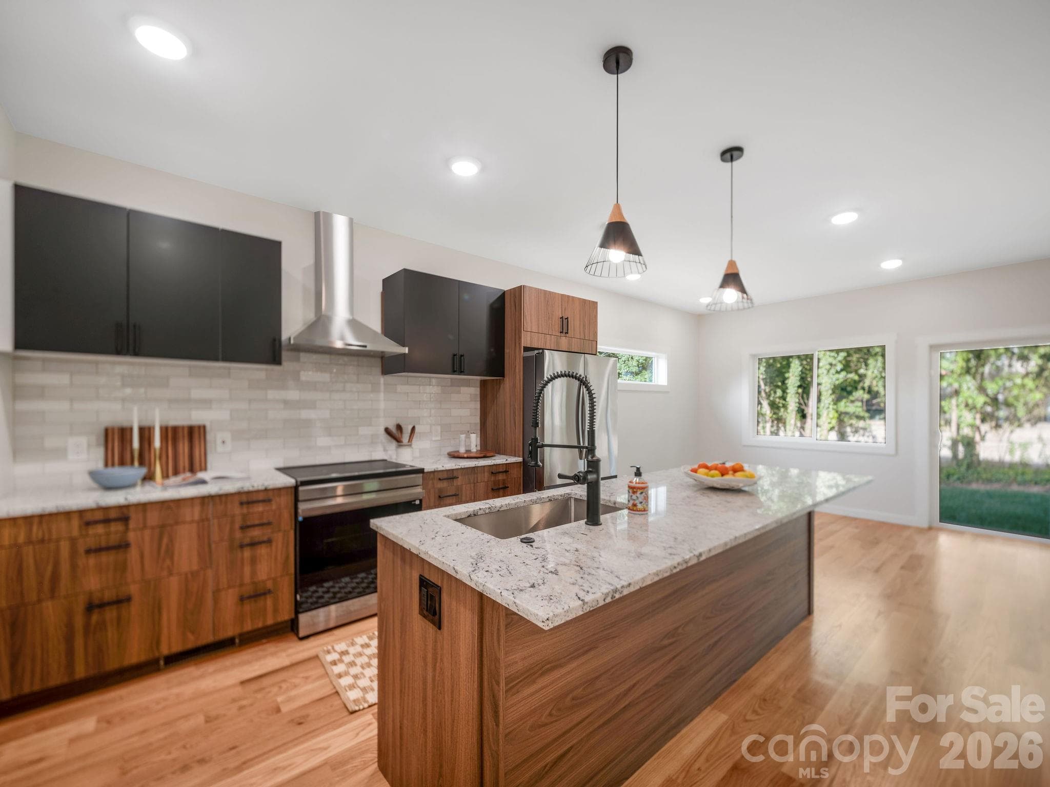 Kitchen with induction cooking - Asheville