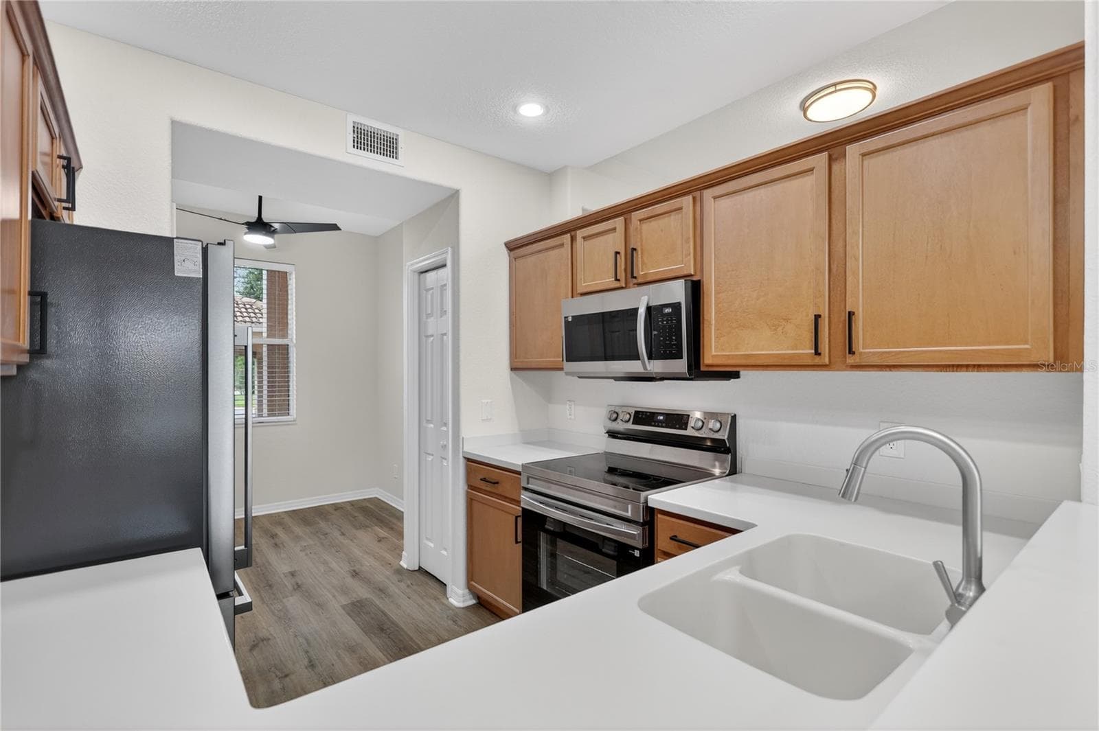 Condominium at 915 FAIRWAYCOVE LN #101, BRADENTON, photo 23 of 67