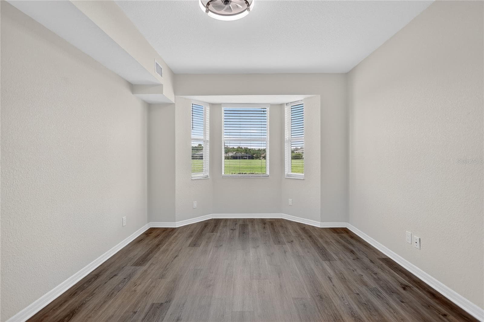 Condominium at 915 FAIRWAYCOVE LN #101, BRADENTON, photo 27 of 67