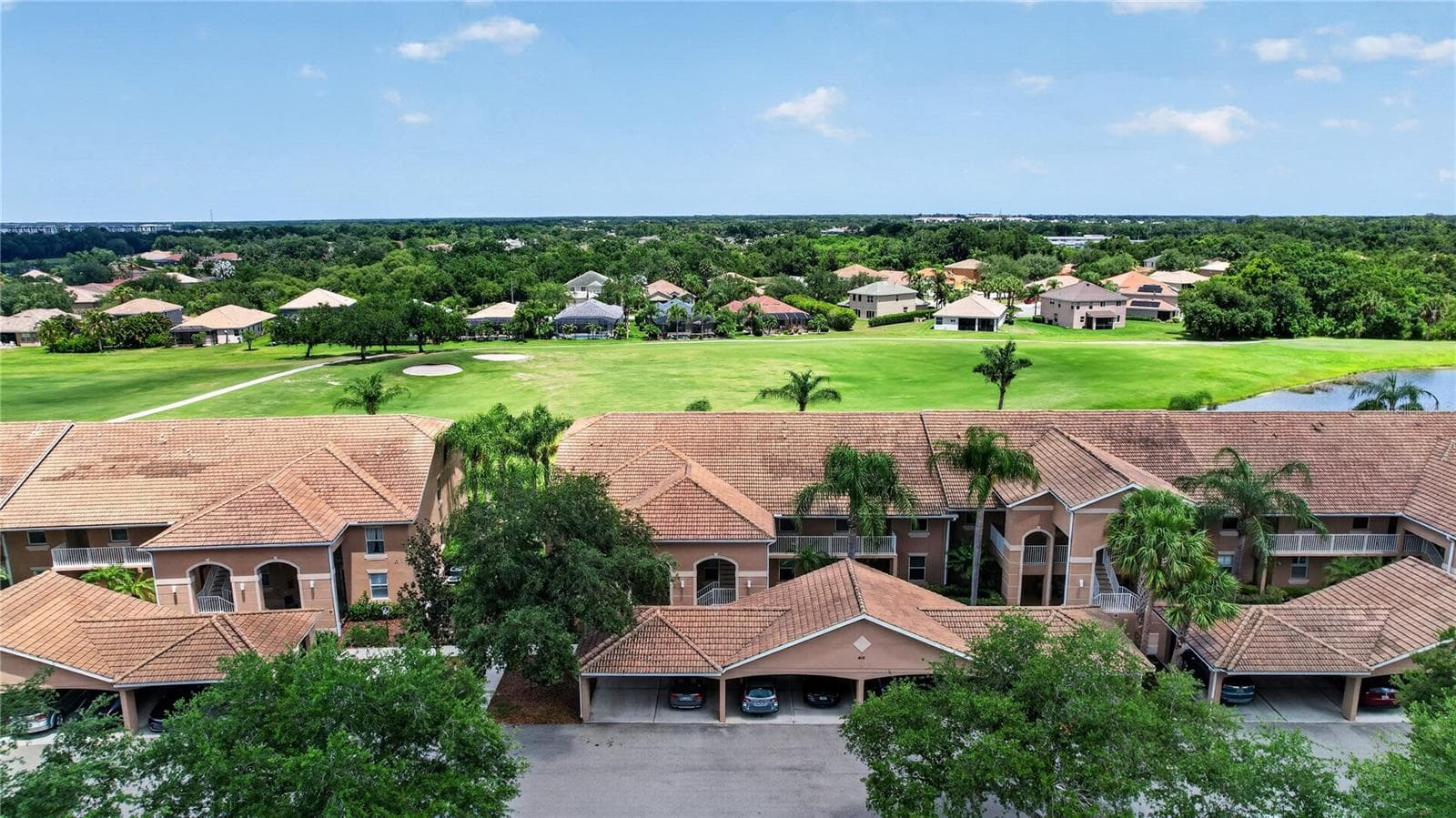 Condominium at 915 FAIRWAYCOVE LN #101, BRADENTON, photo 3 of 67