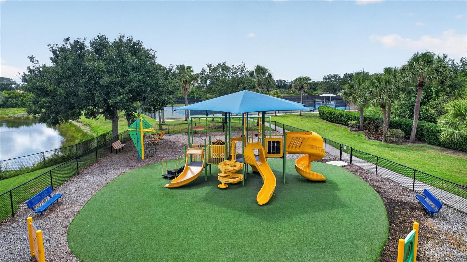 Condominium at 915 FAIRWAYCOVE LN #101, BRADENTON, photo 63 of 67