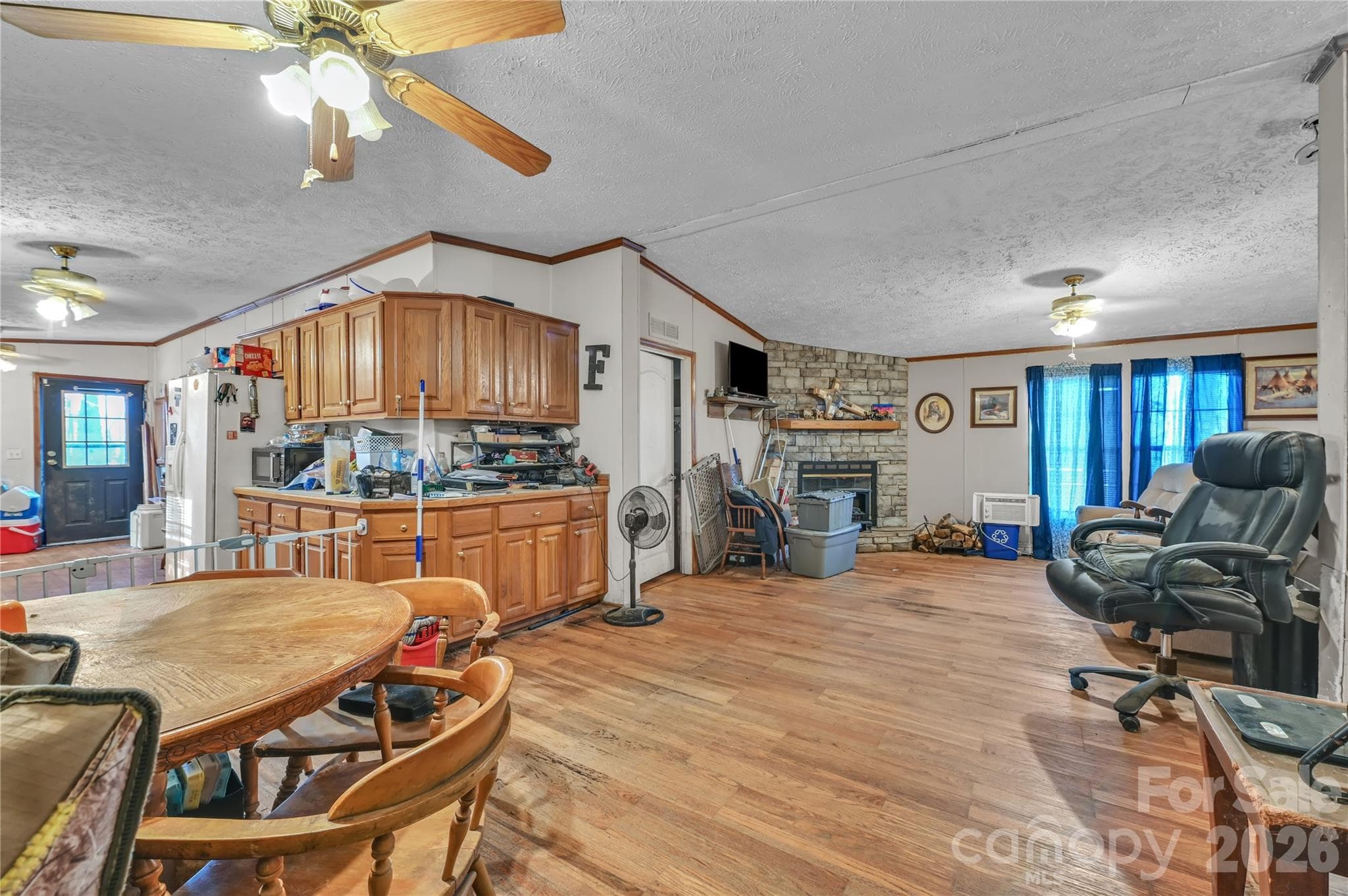 Single Family Residence at Lancaster, photo 4 of 19