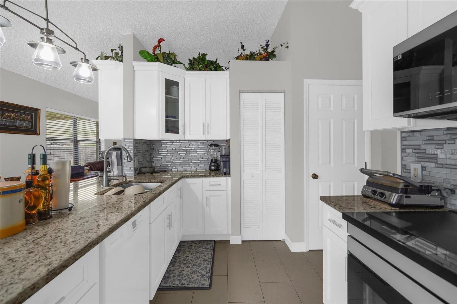 Single Family Residence at 615 MCKINLEY CT, KISSIMMEE, photo 7 of 24