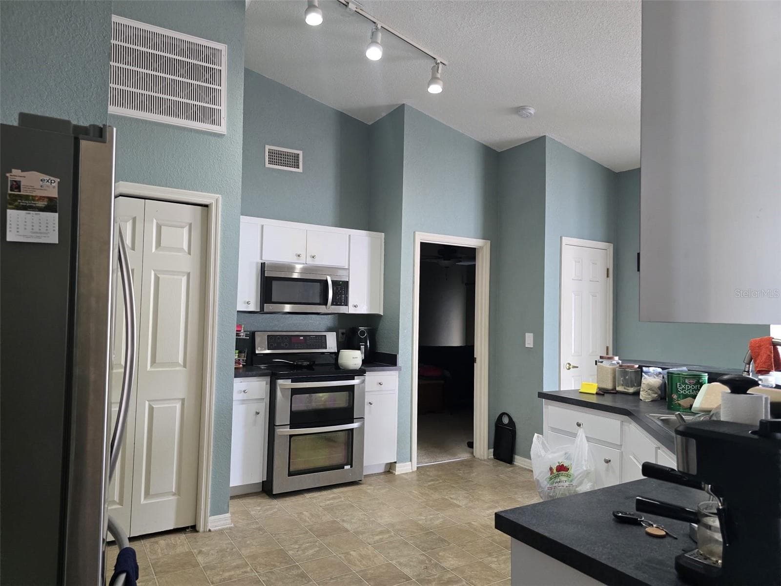 Single Family Residence at 2956 COACH LAMP RD, MULBERRY, photo 7 of 12