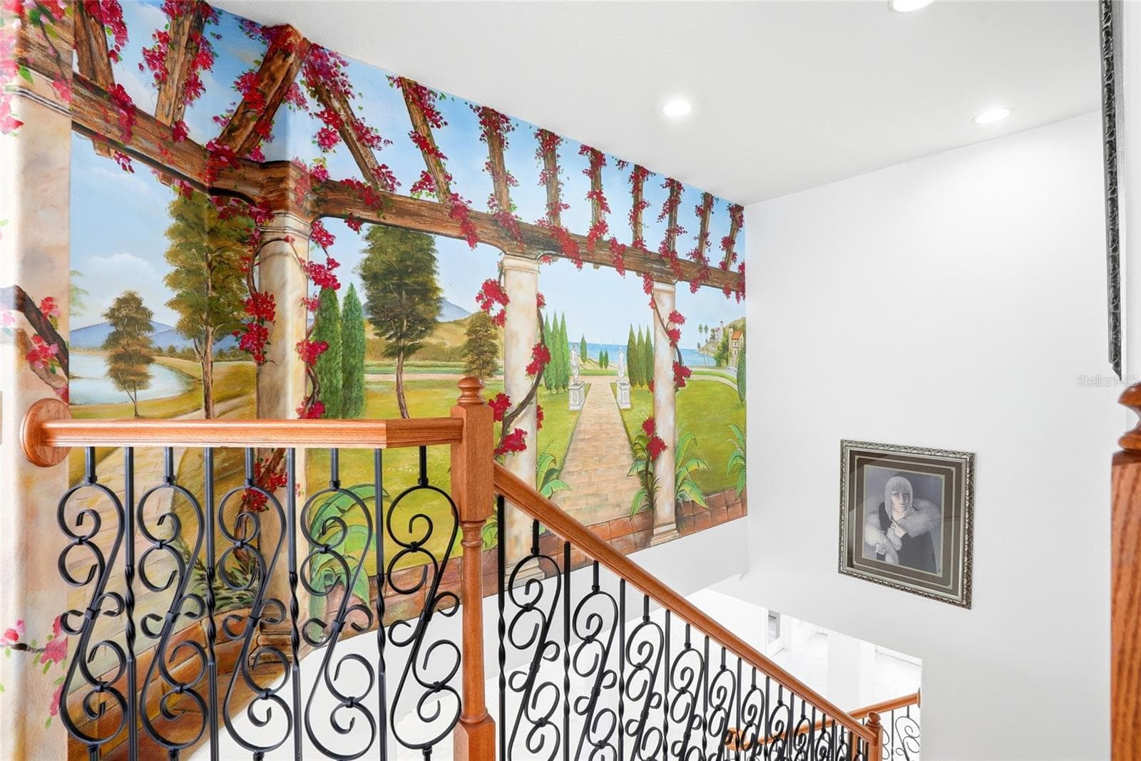Staircase/Mural - 11637 BRISTOL CHASE DR, TAMPA