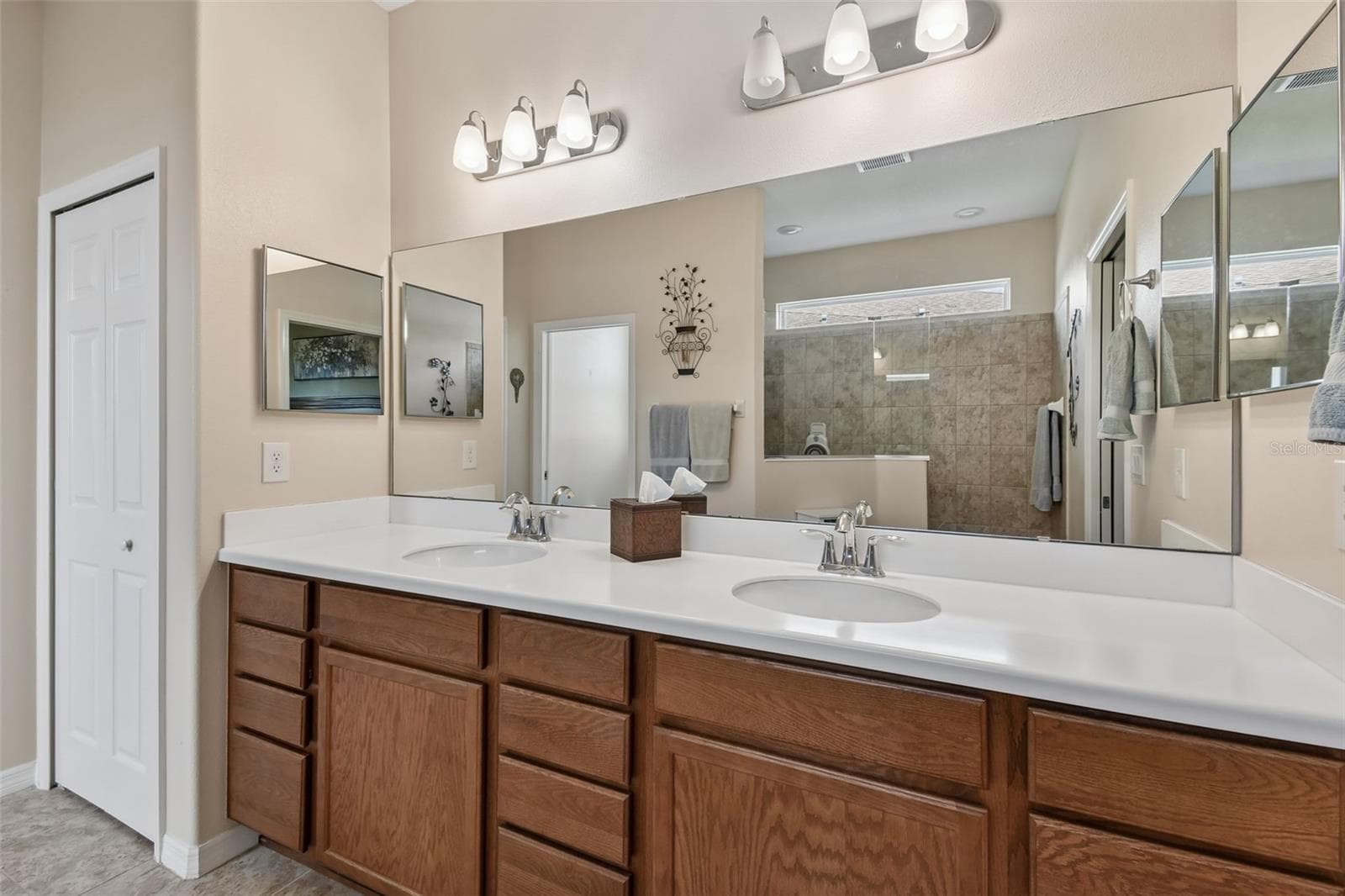 Single Family Residence at 26617 OTTER CREEK LN, LEESBURG, photo 25 of 39