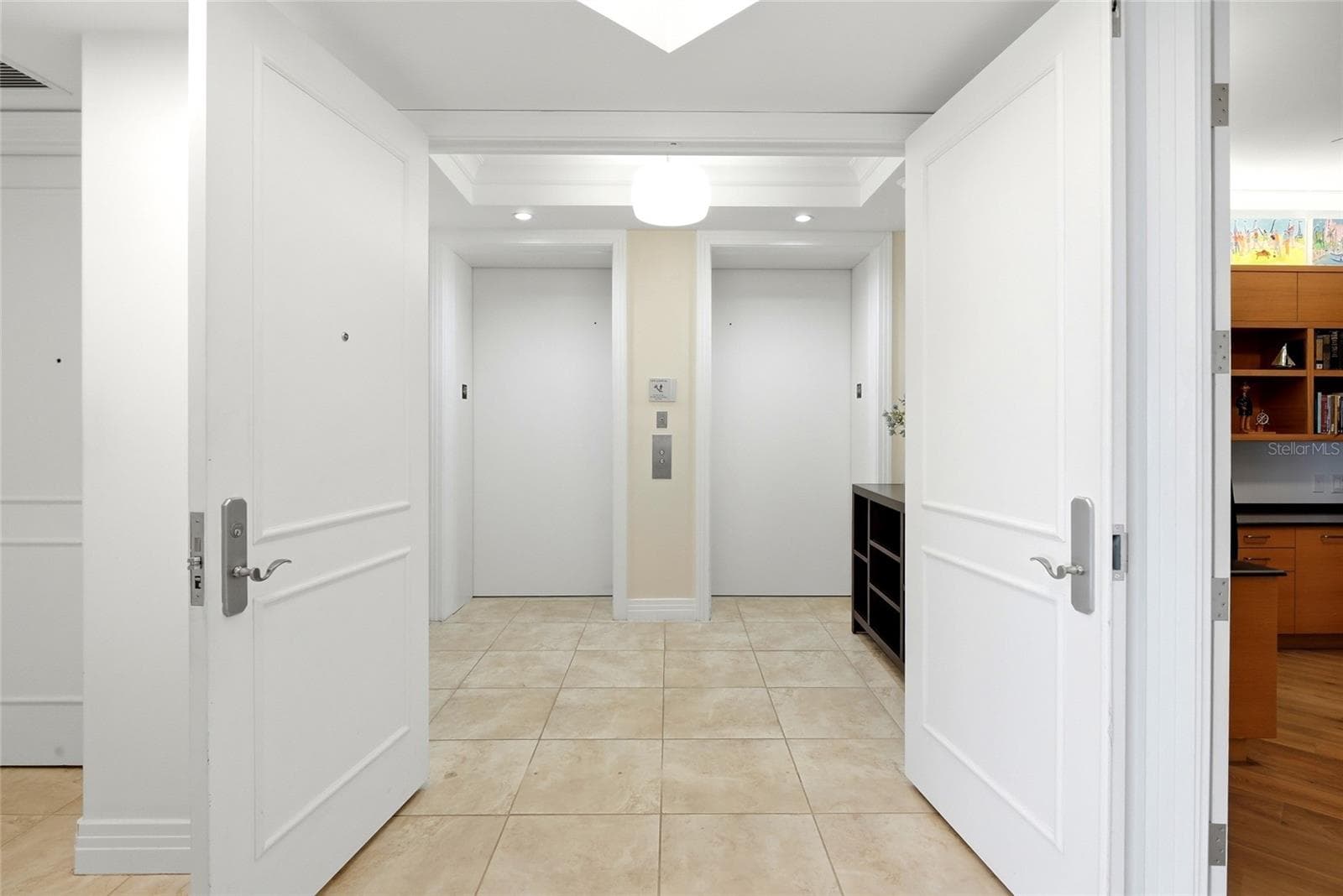 private foyer off elevator - 400 BEACH DR NE #401, ST PETERSBURG