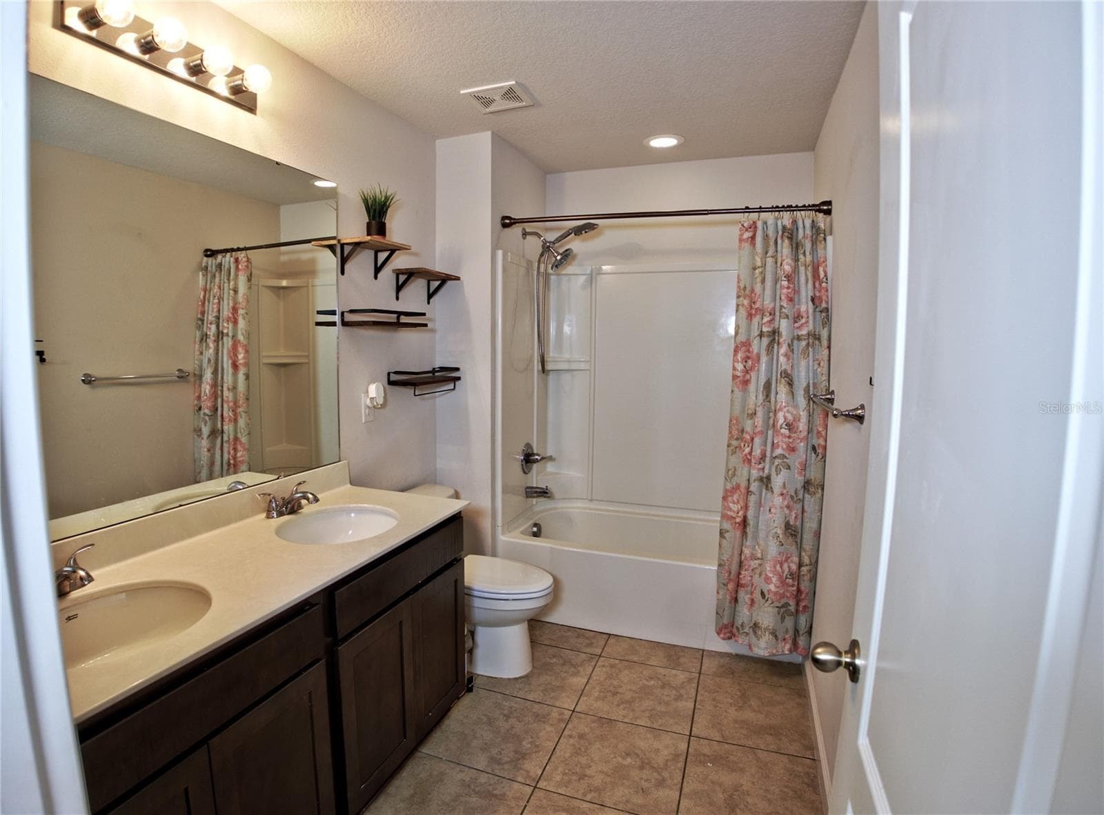Single Family Residence at 3576 BRISTOL COVE LN, ST CLOUD, photo 17 of 19