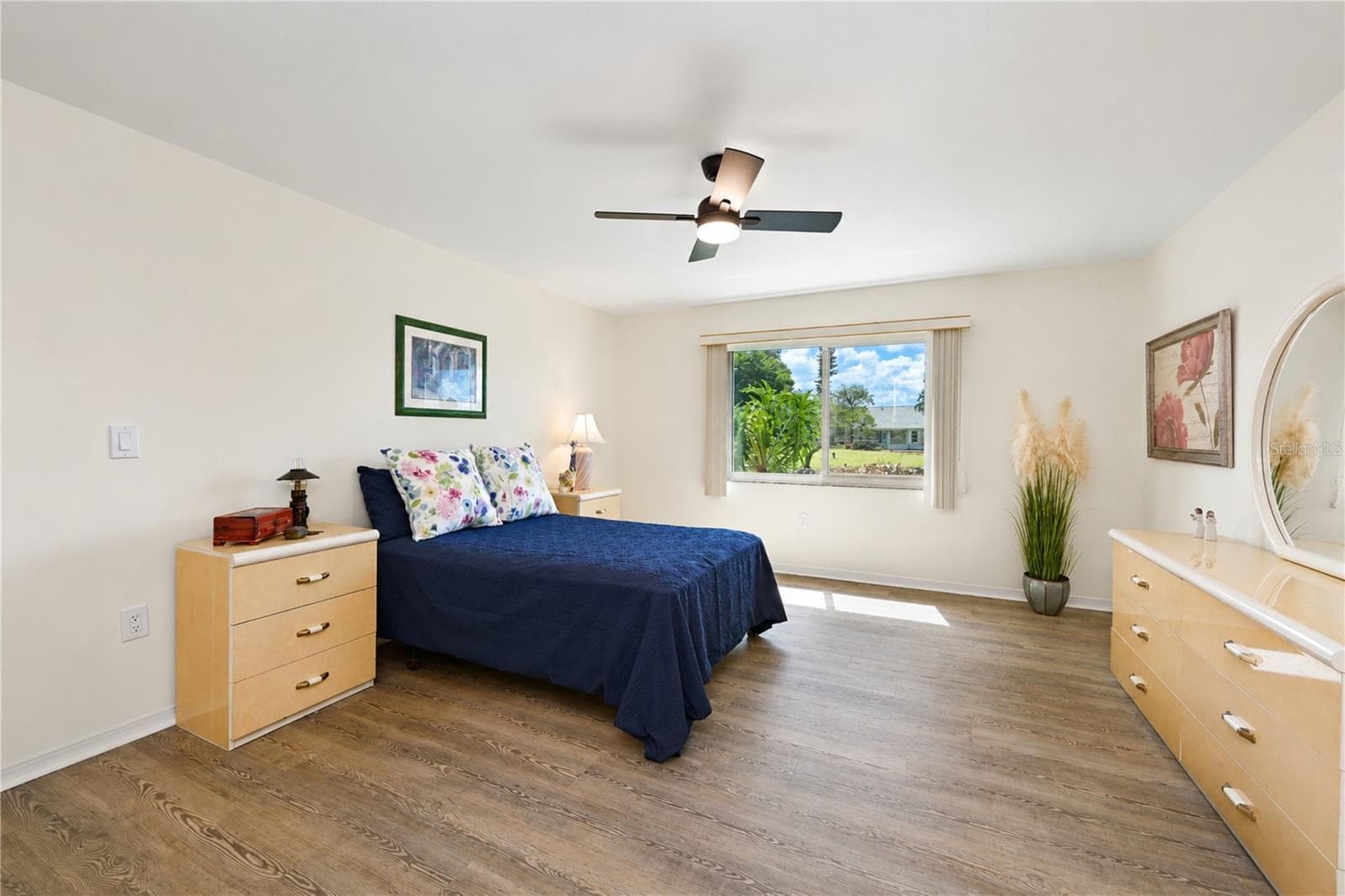 Primary bedroom can hold a king size suite of furniture and features plank flooring - 4853 INDEPENDENCE DR, BRADENTON