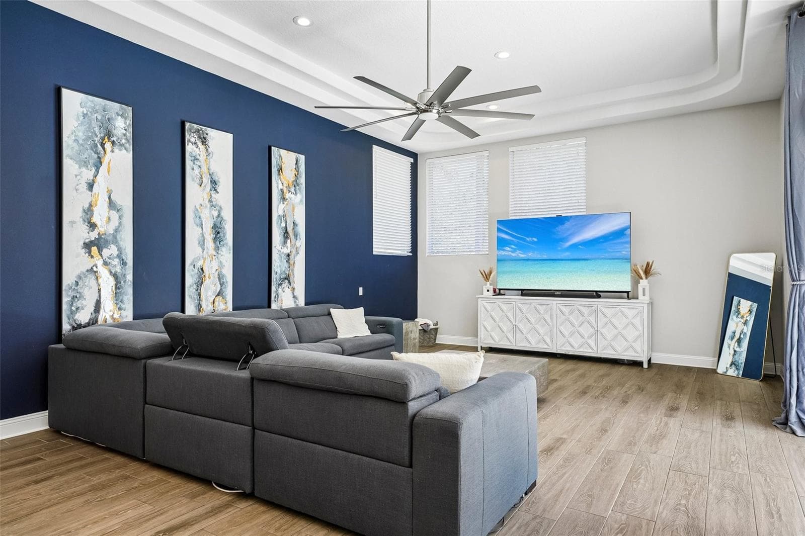 Open-concept living room - 9039 WATERASH LN N, PINELLAS PARK