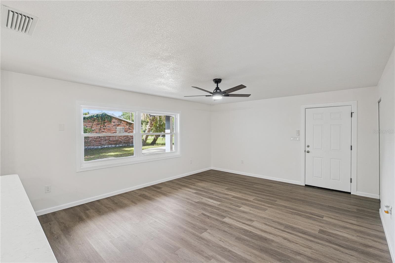 Single Family Residence at 1310 LEE CT, LEESBURG, photo 5 of 37