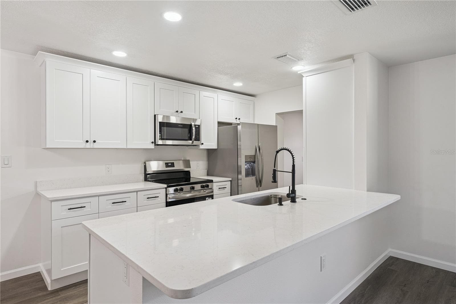 Single Family Residence at 1310 LEE CT, LEESBURG, photo 11 of 37