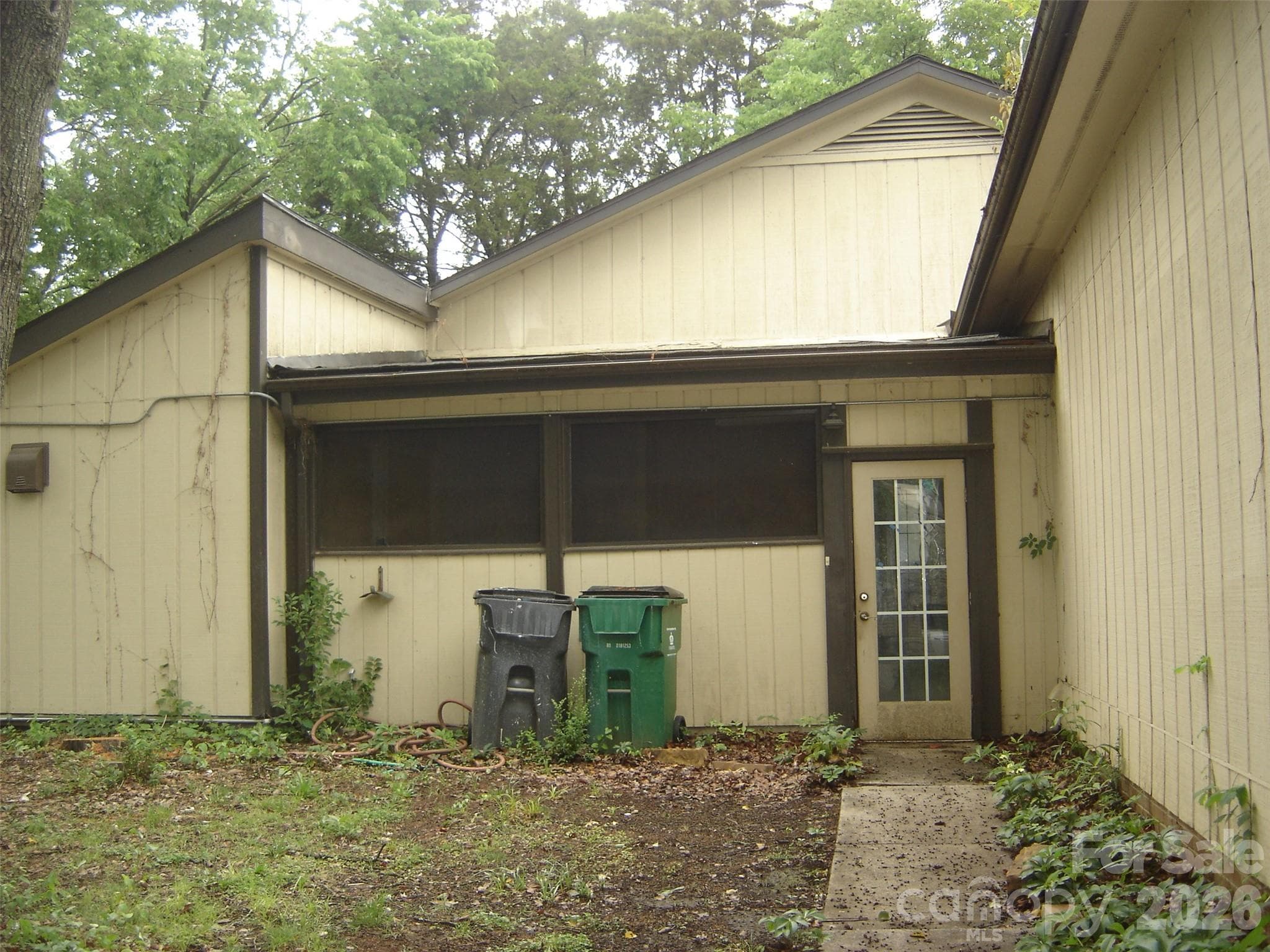 Single Family Residence at 11832 Moonridge Drive, Charlotte, photo 2 of 32