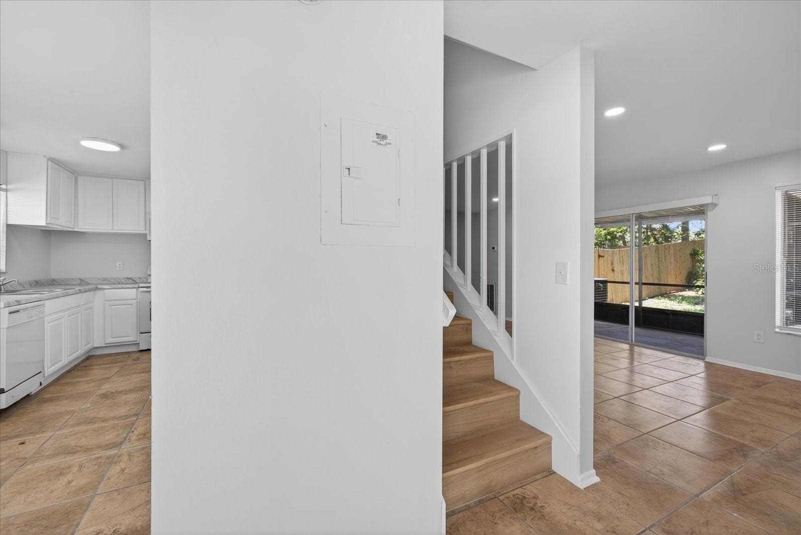 Townhouse at 14024 VILLAGE TERRACE DR, TAMPA, photo 12 of 41