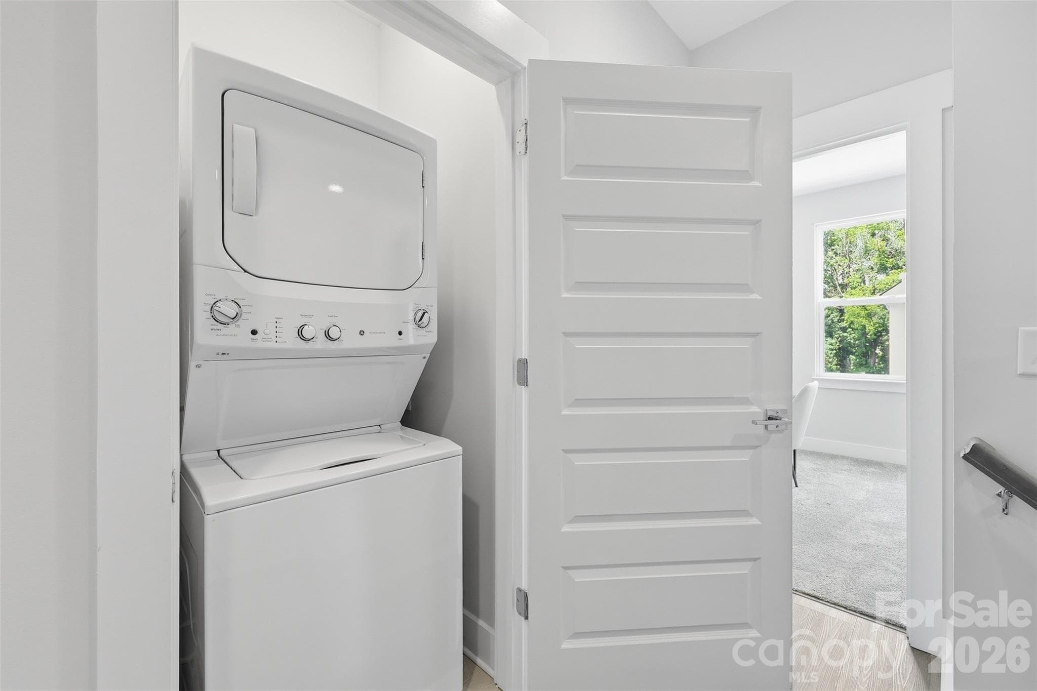 Washer/dryer comes with this home! - 2148 Electric Lane, Charlotte