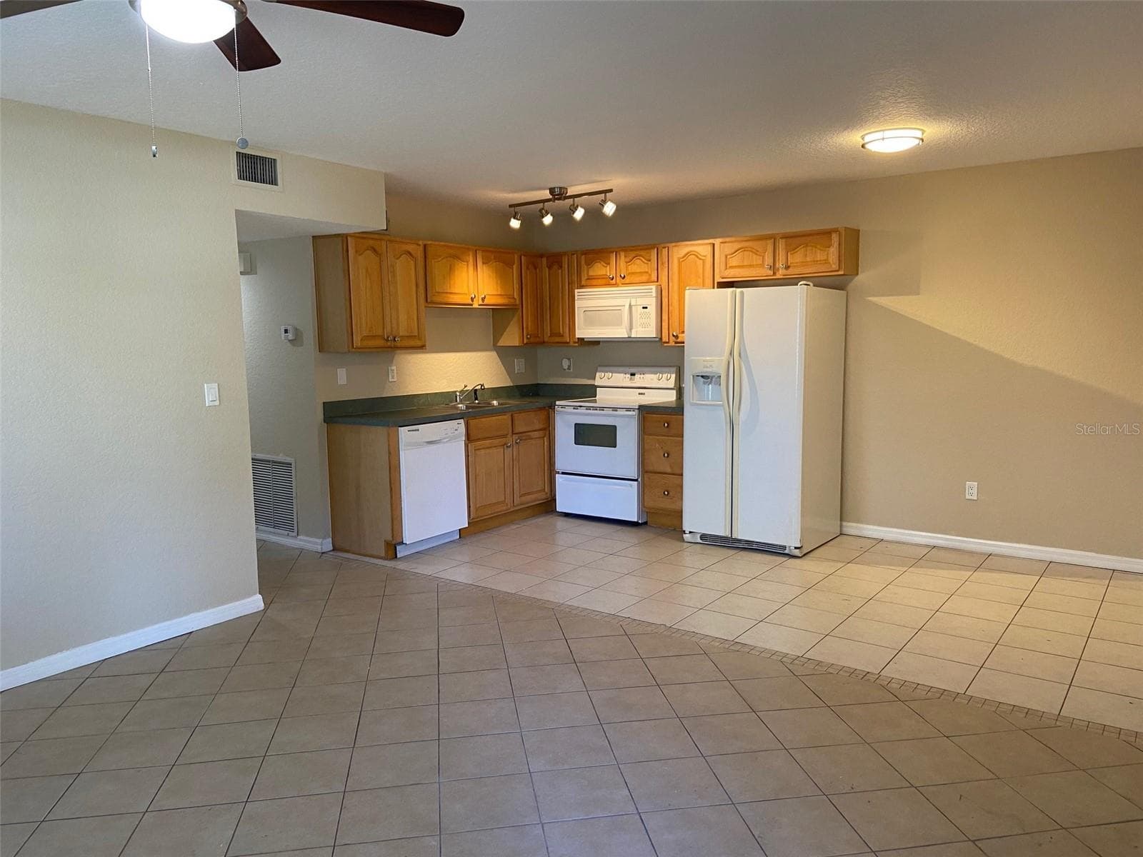 Open floor plans - 601 E 2ND AVE, NEW SMYRNA BEACH
