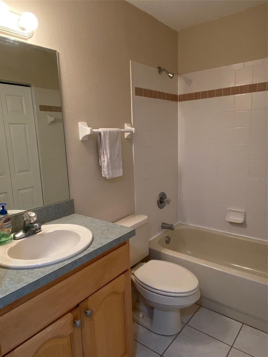 Bathroom w tub - 601 E 2ND AVE, NEW SMYRNA BEACH