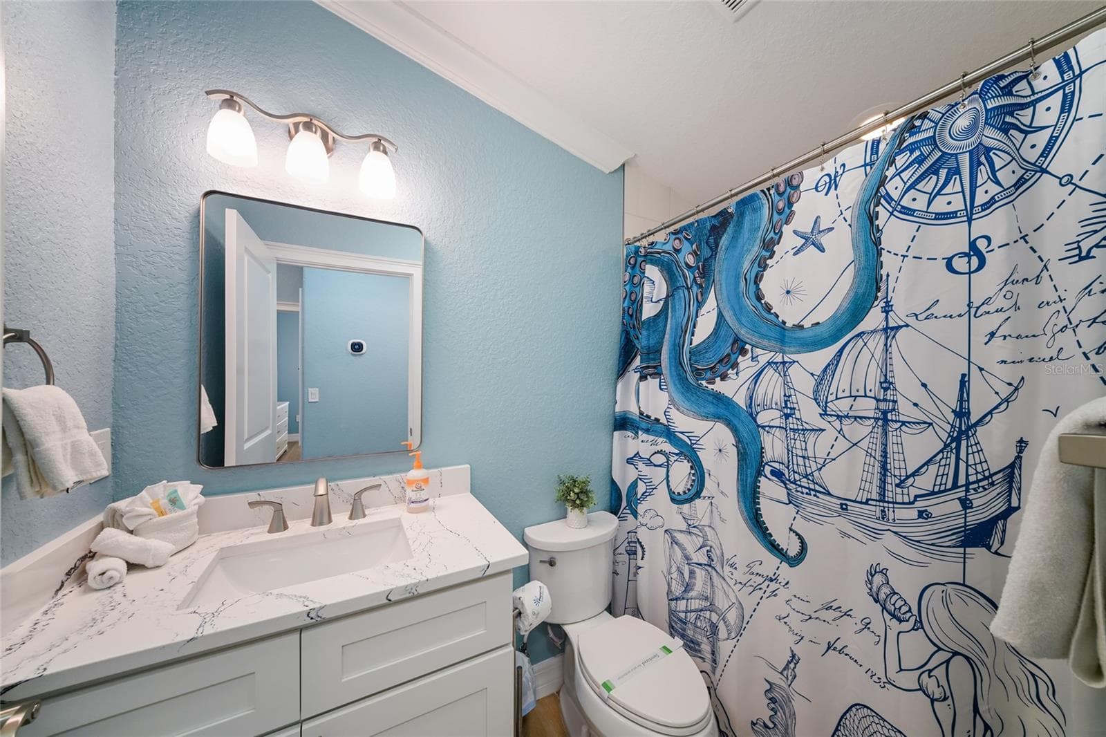 Newly remodeled bathroom #2 with a tub/shower combo - 324 64TH ST, HOLMES BEACH
