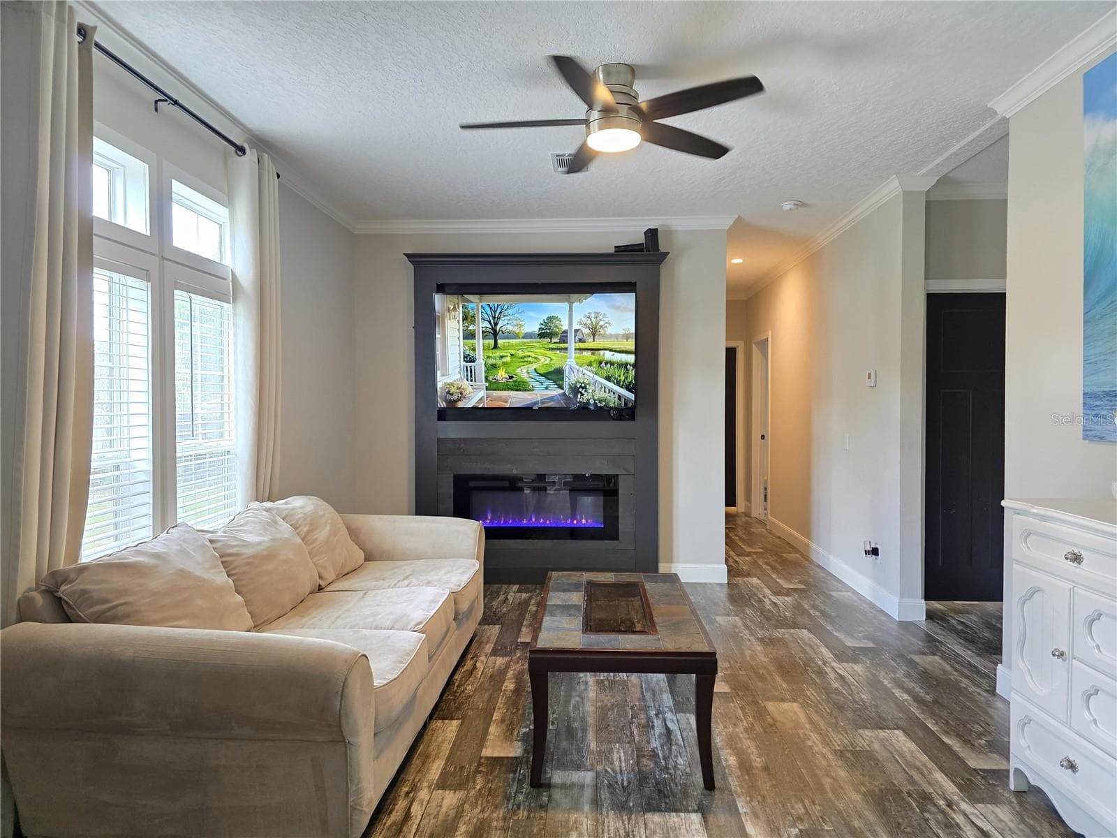 Family room - 10617 SKEWLEE GARDENS DR, THONOTOSASSA