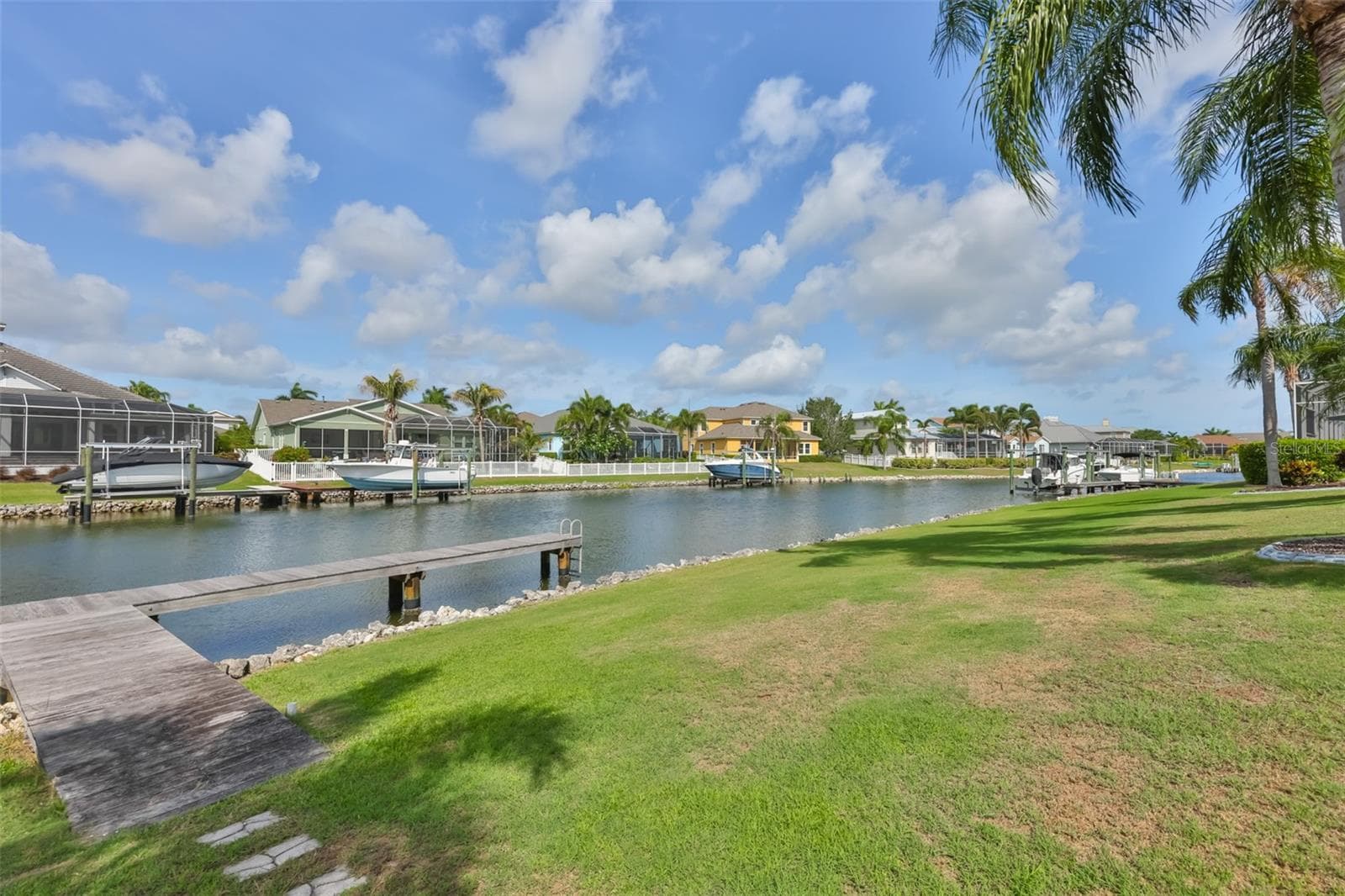 dock and lawn - 5318 LOON NEST CT, APOLLO BEACH