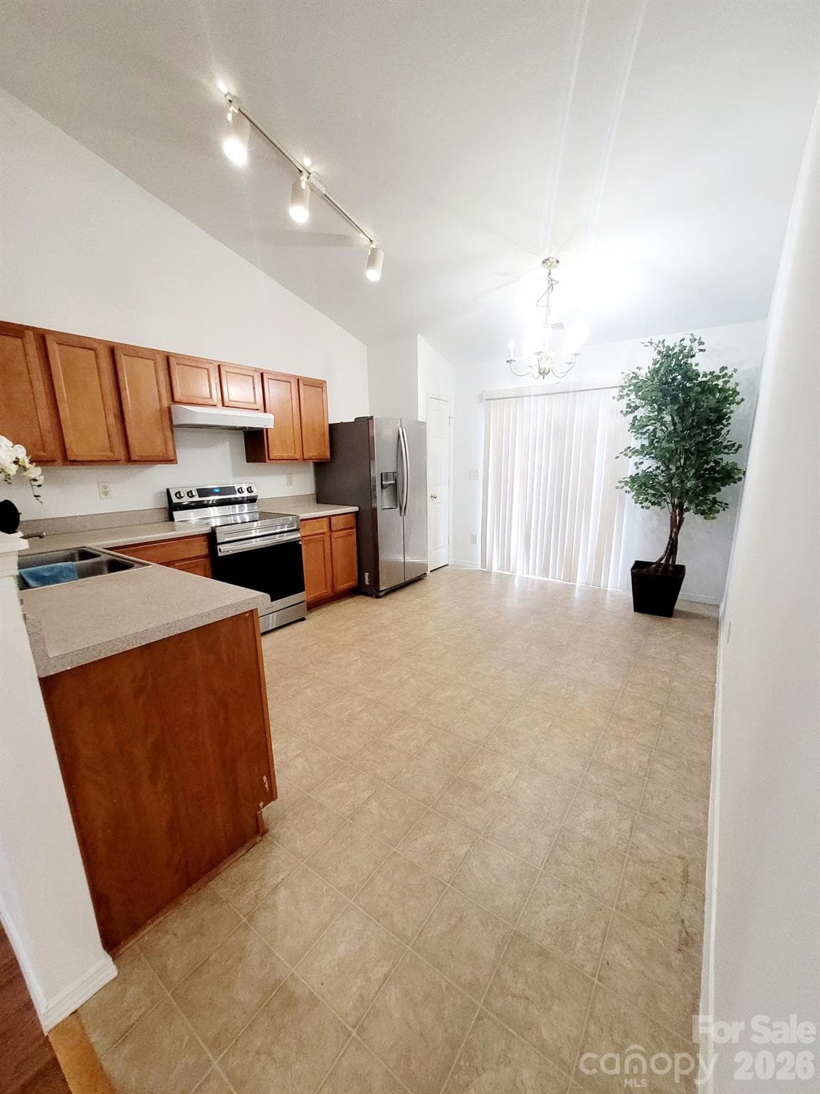 Single Family Residence at 2416 Buckleigh Drive, Charlotte, photo 9 of 20