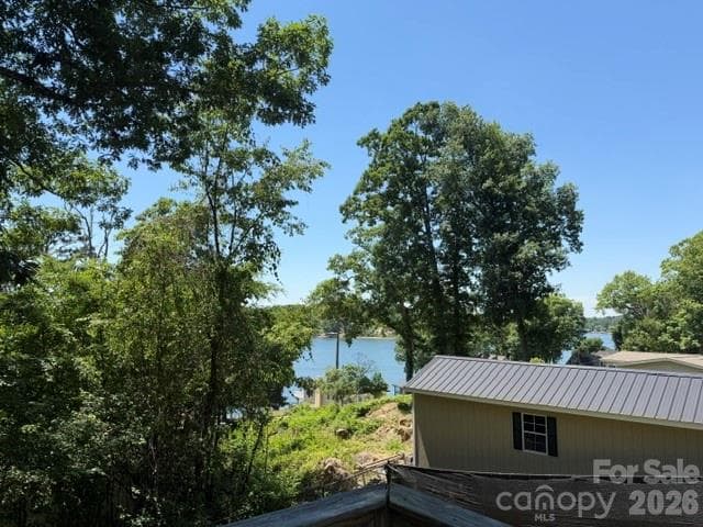 Single Family Residence at 240 Skyline Drive, New London, photo 4 of 16