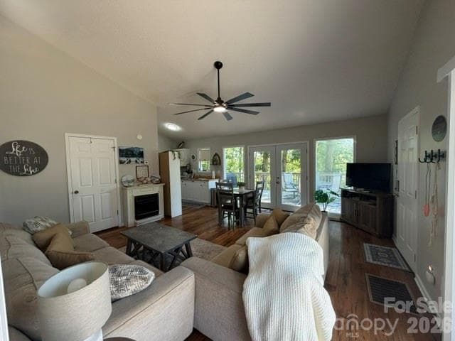 Single Family Residence at 240 Skyline Drive, New London, photo 6 of 16