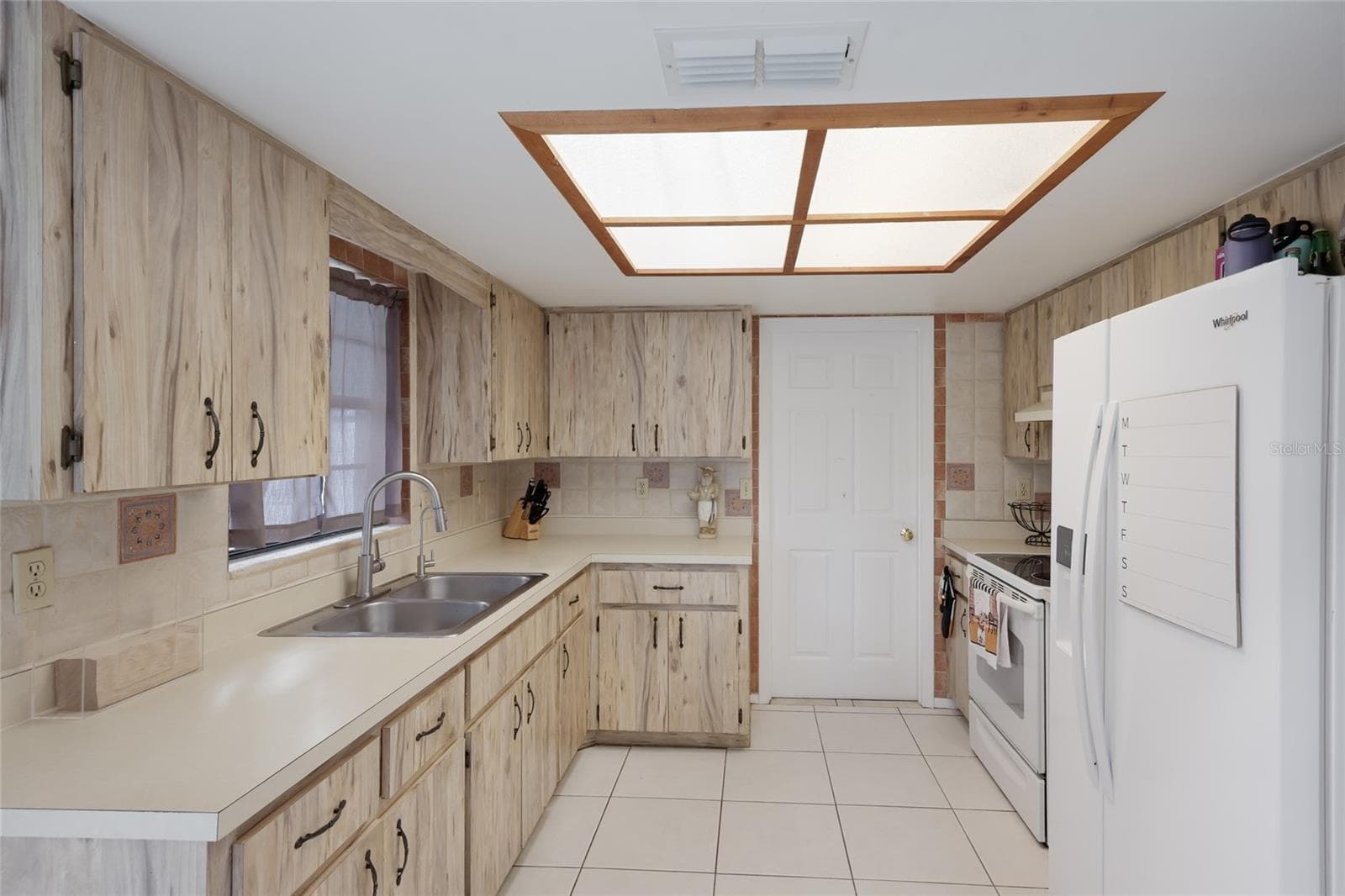 Single Family Residence at 5202 FOXCROFT CT, SARASOTA, photo 11 of 30