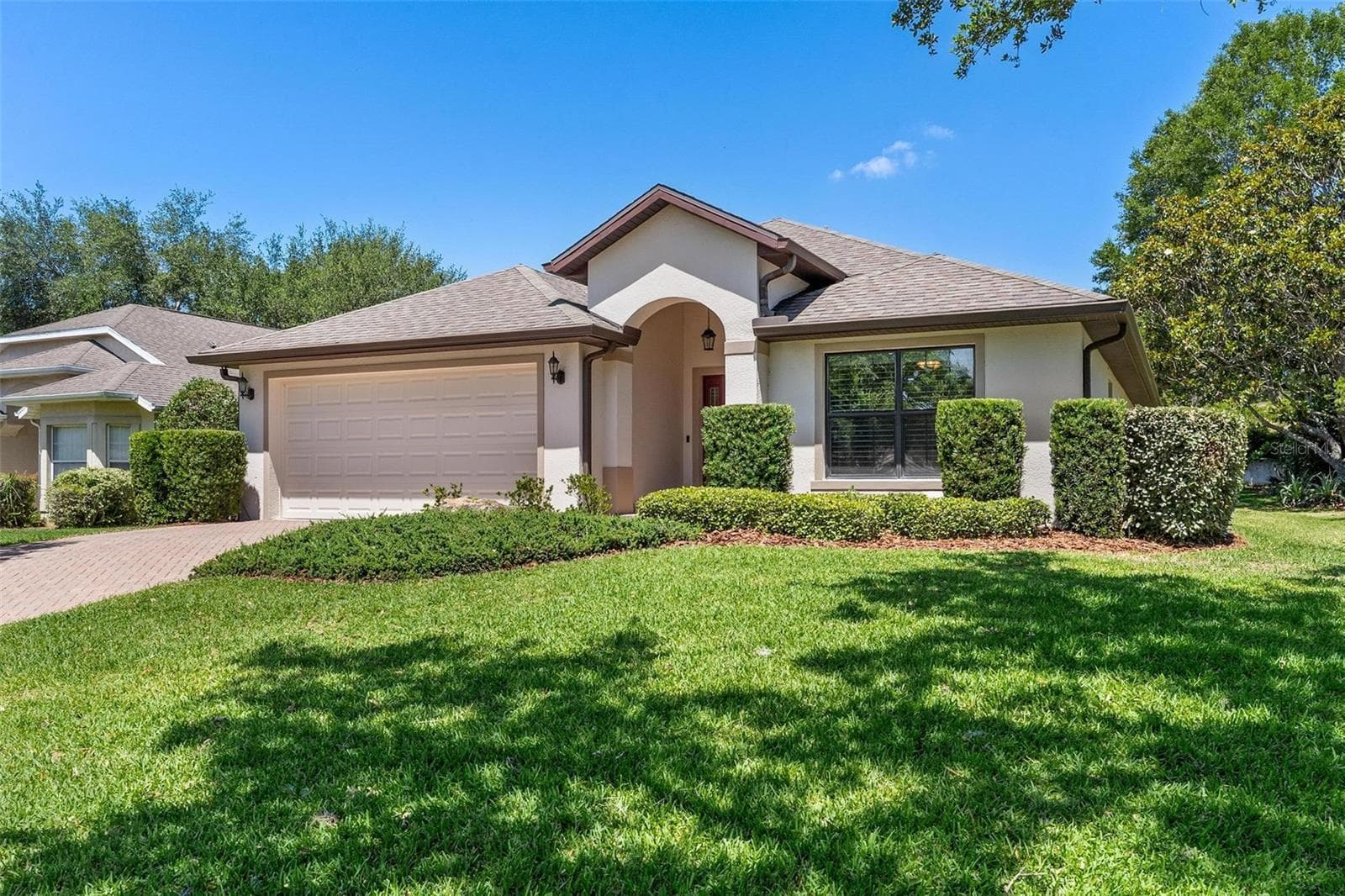 Great curb appeal...highly elevated. - 6115 LANDINGS BLVD, LADY LAKE