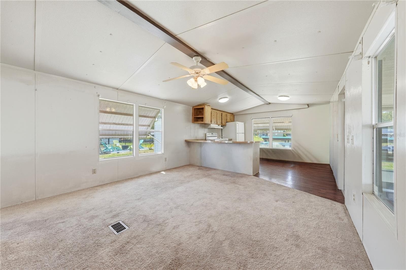 Living Room & Kitchen - 30107 GREEN BAY DR, TAVARES