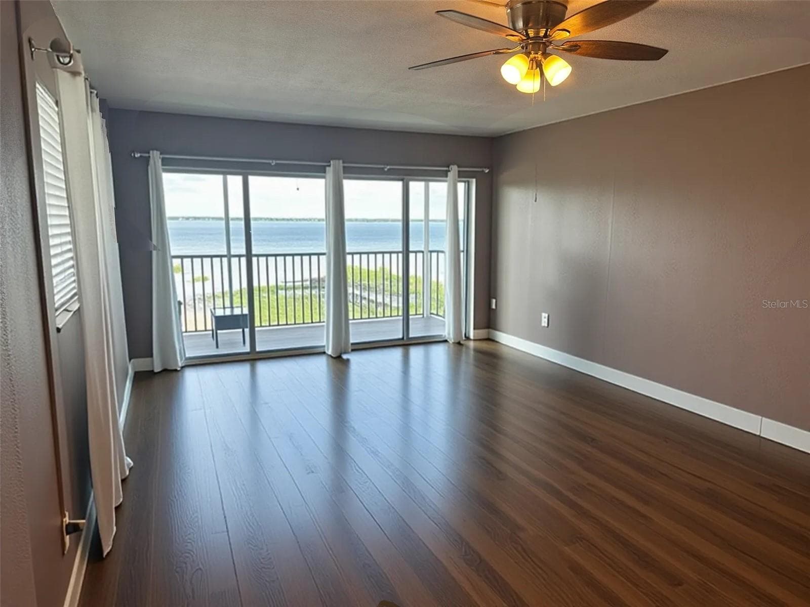 Living Rm - 2131 LAKEVIEW DR #410, SEBRING