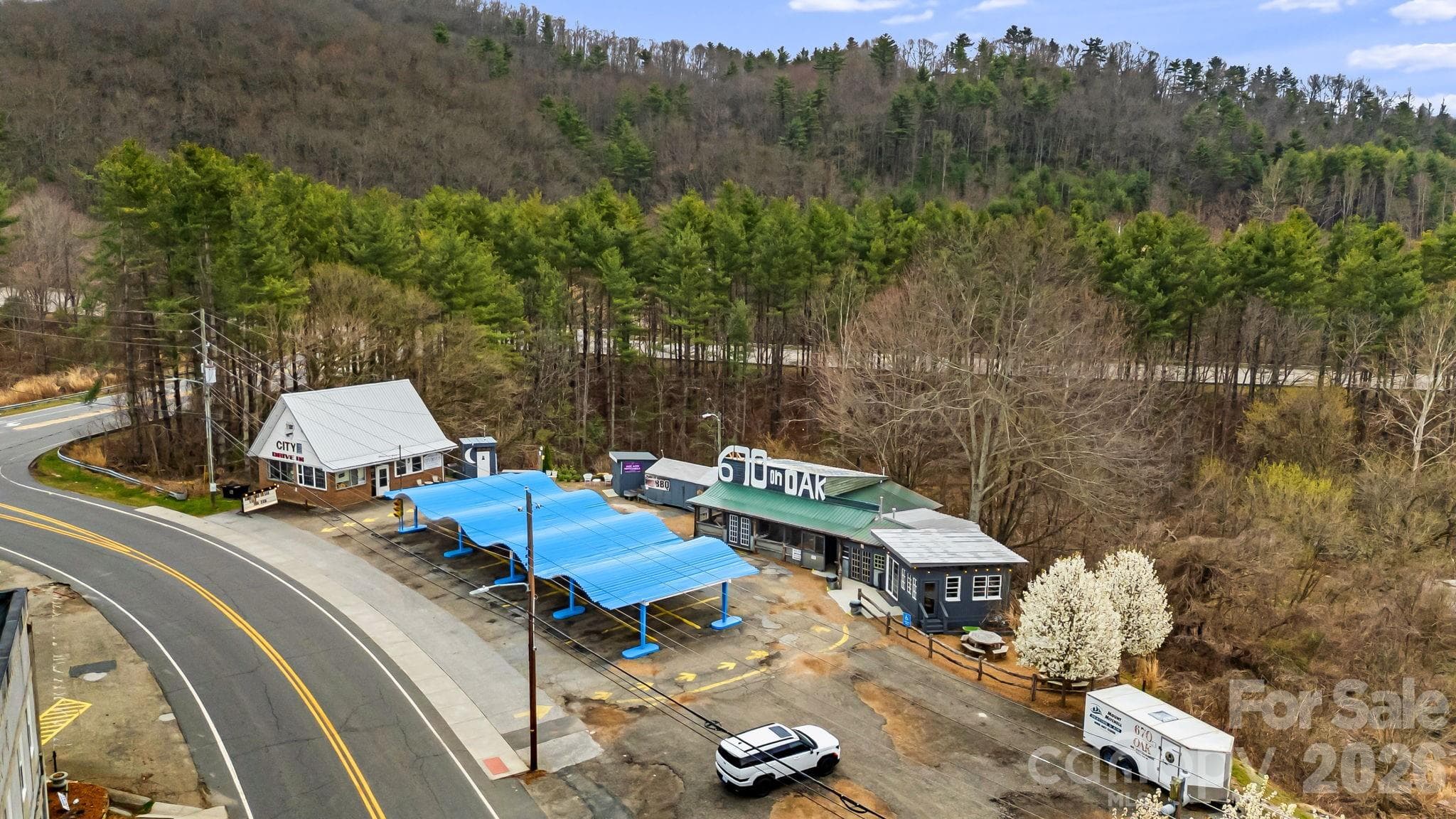 Food/Beverage at 670 Oak Avenue, Spruce Pine, photo 2 of 47