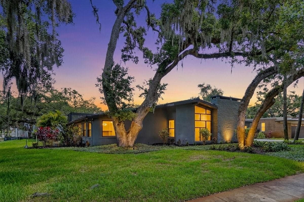 Single Family Residence at 2708 N DUNDEE ST, TAMPA, photo 6 of 66