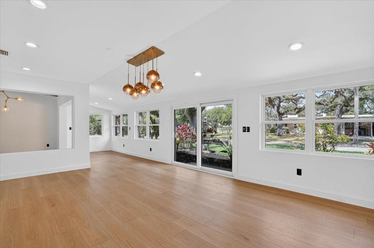 Great Room - 2708 N DUNDEE ST, TAMPA