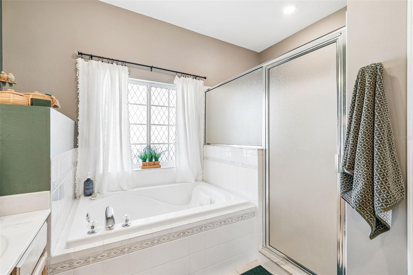 Master Bath - 1616 REGAL MIST LOOP, TRINITY