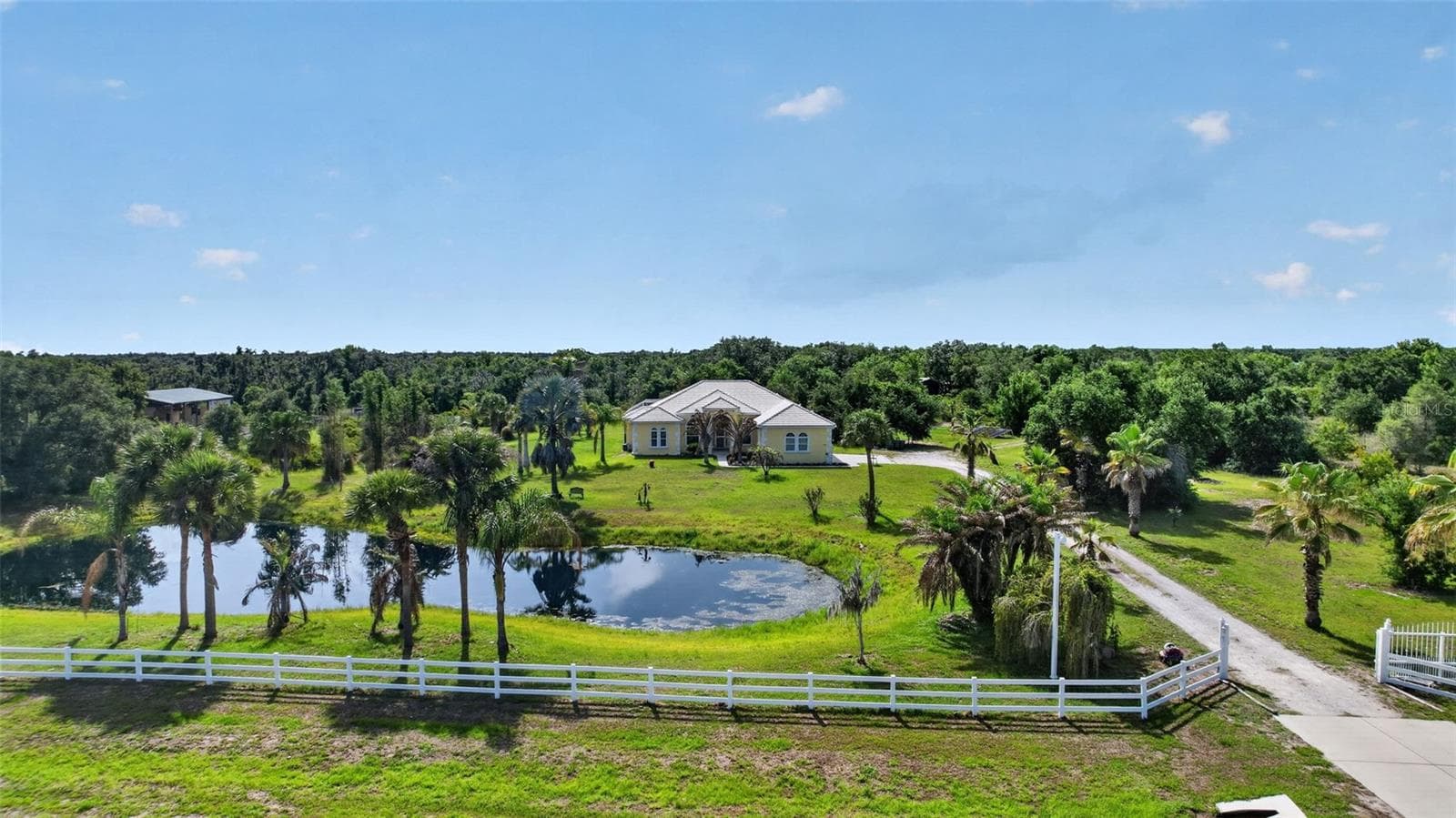 Plenty of room to roam in this peaceful Florida estate. - 1210 408TH CT E, MYAKKA CITY
