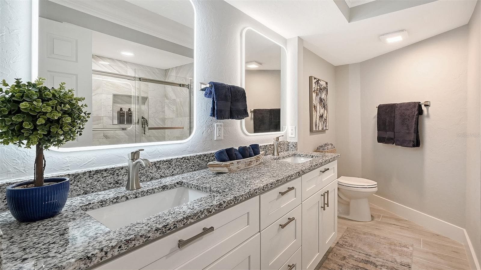 Guest Bathroom with Double Vanity - 5880 MIDNIGHT PASS RD #907, SARASOTA