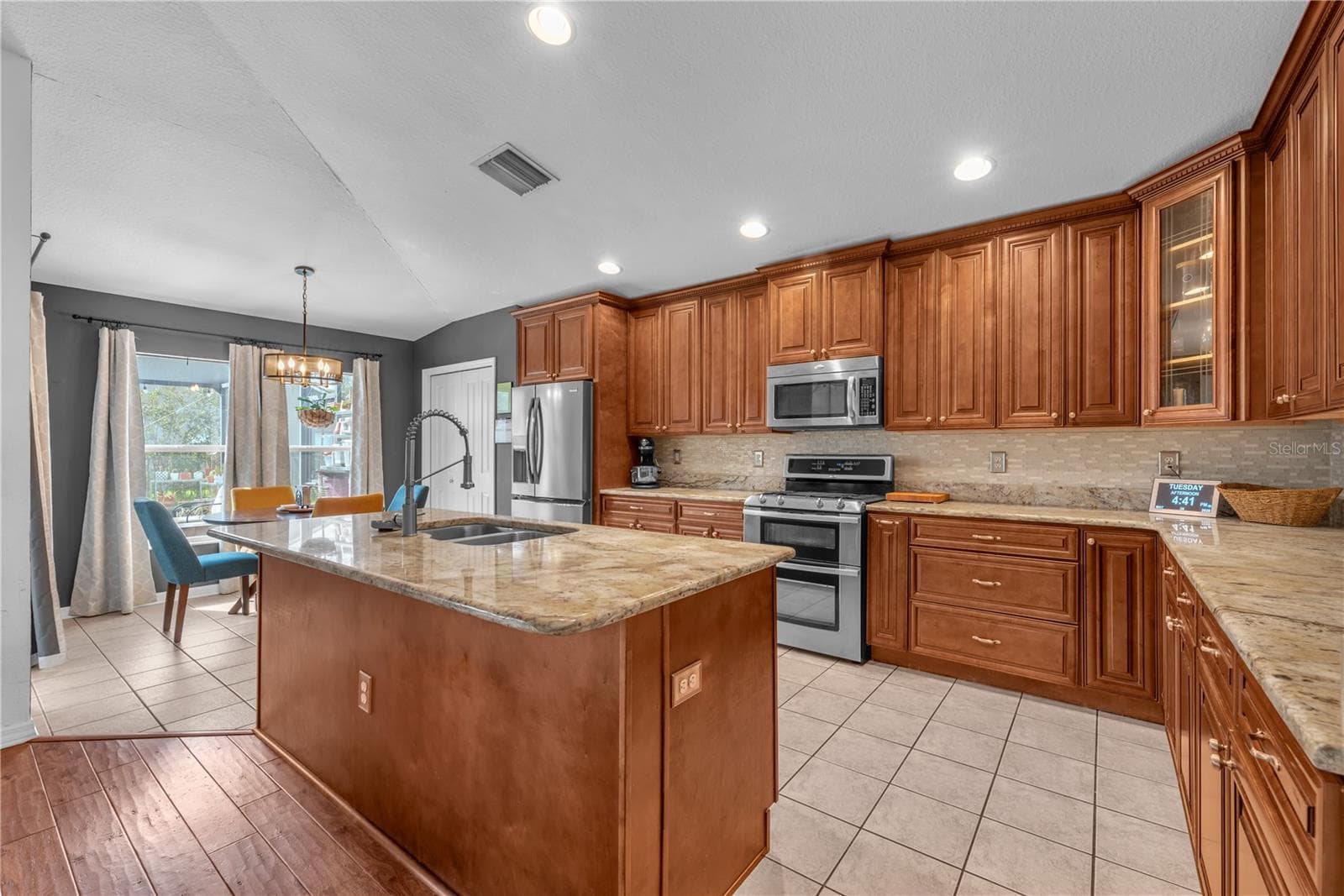 Single Family Residence at 16316 BRIDGEGLADE LN, LITHIA, photo 3 of 28