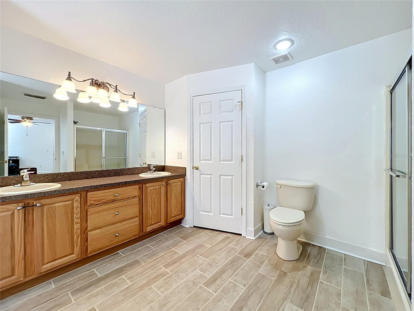 Larger Primary Double Sinks - 2300 PINE MEADOWS PL, CHULUOTA