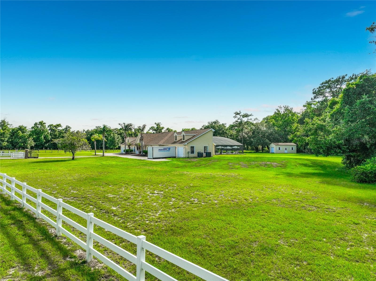 Side Yard - 2300 PINE MEADOWS PL, CHULUOTA