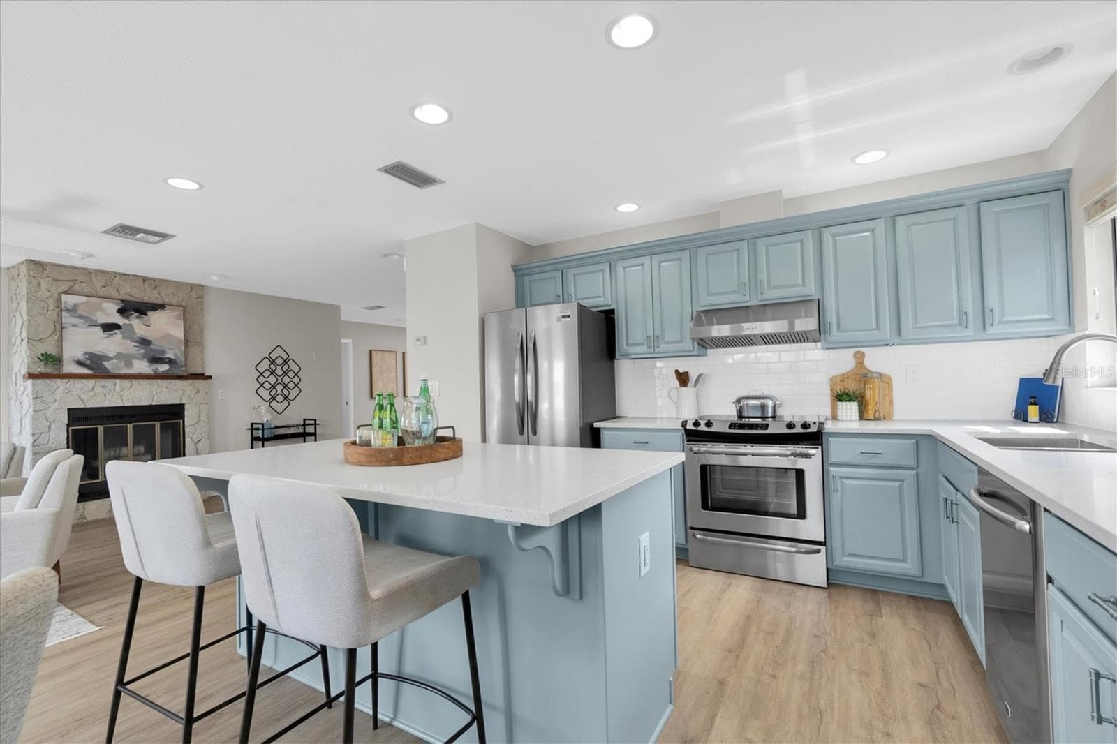Single Family Residence at 212 WESTWINDS DR, PALM HARBOR, photo 18 of 41