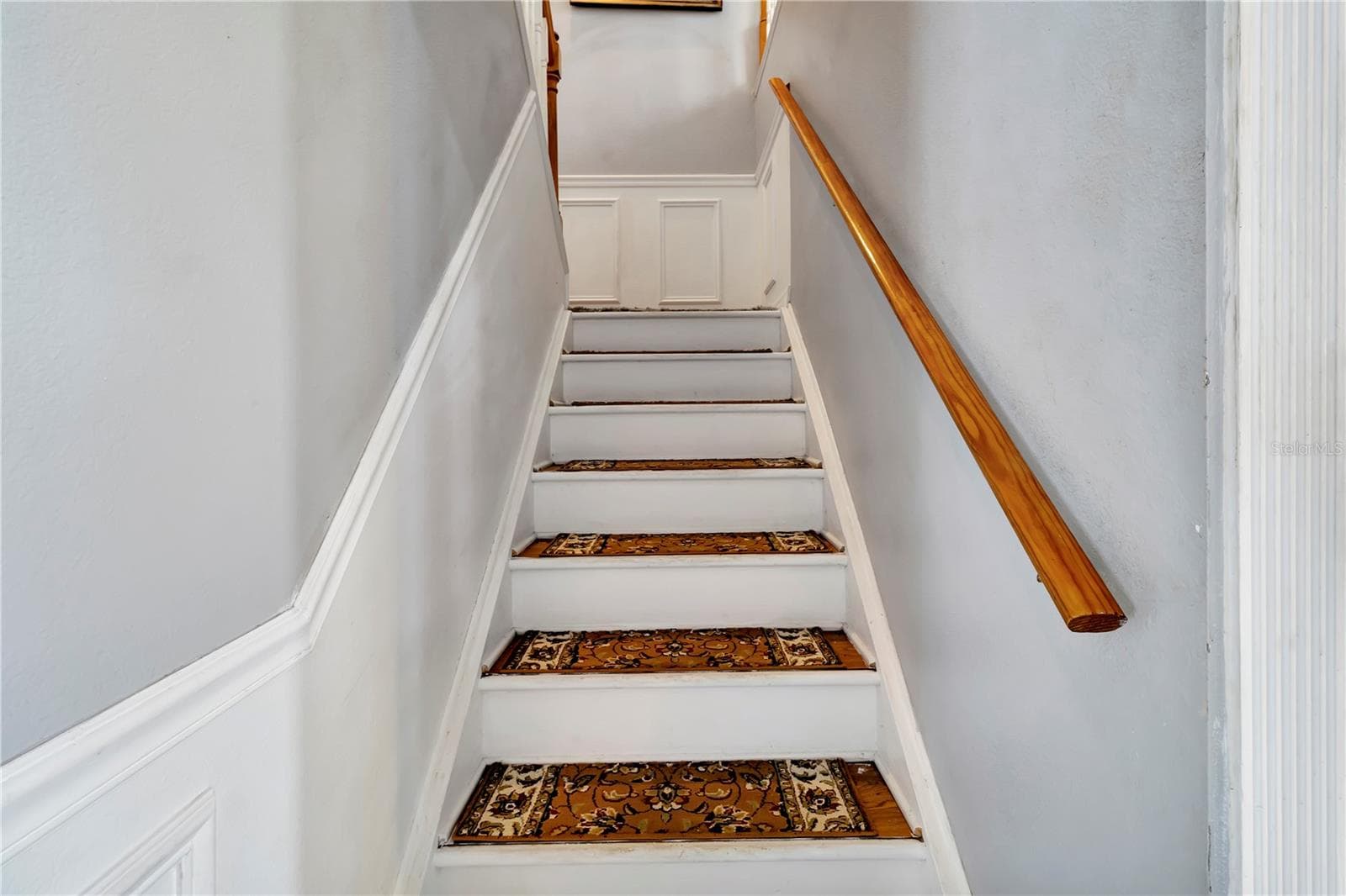 Interior Staircase - 7642 PARK HILL AVE, LEESBURG