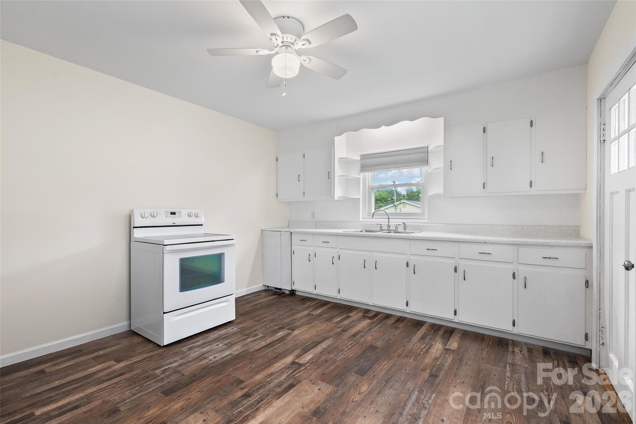 Single Family Residence at Waynesville, photo 5 of 16