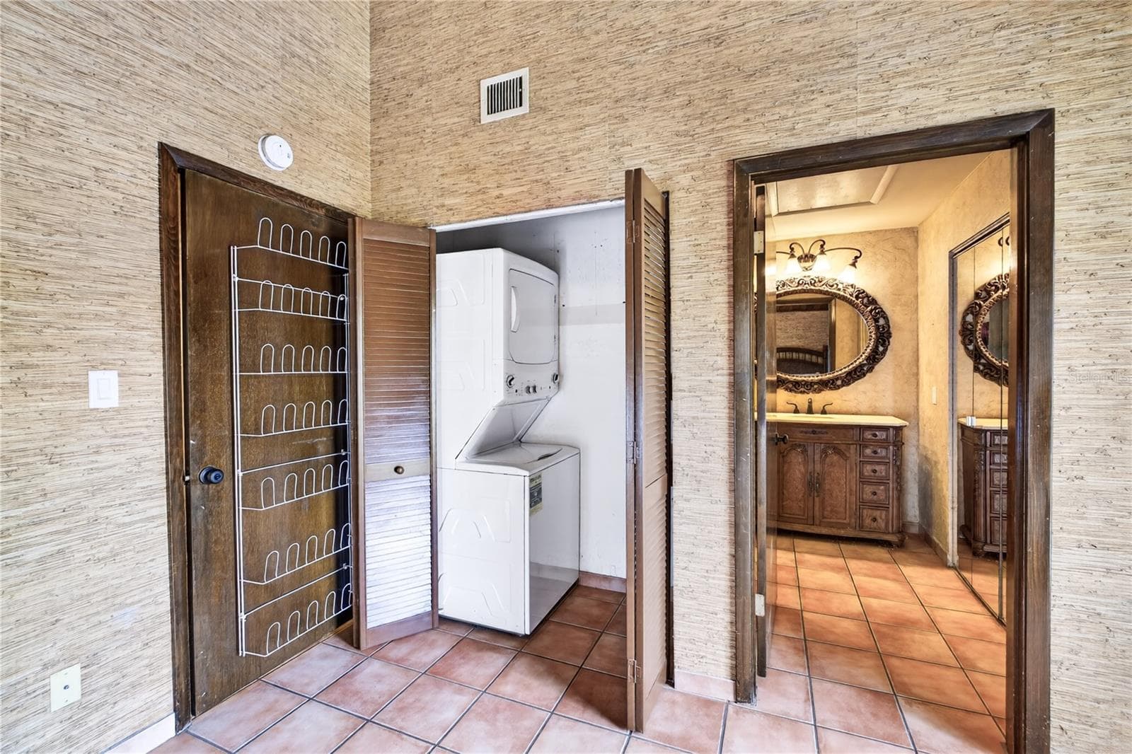 This unit comes with a laundry closet. - 200 MAITLAND AVE #128, ALTAMONTE SPRINGS