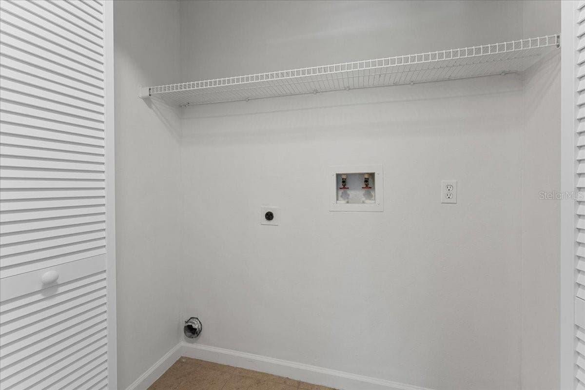 Washer/Dryer hook ups in hall closet - 3001 58TH AVE S #1106, ST PETERSBURG