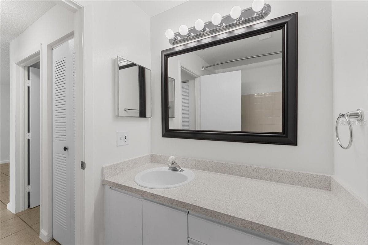 Guest bath - 3001 58TH AVE S #1106, ST PETERSBURG